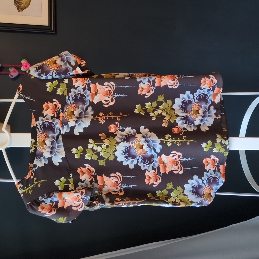 Loft floral print tulip sleeve blouse